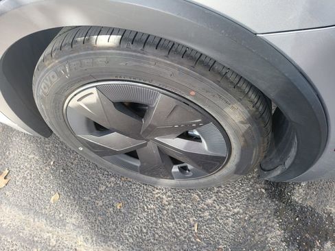 Used 2025 Toyota Prius Limited image 7