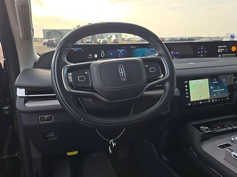 Used 2025 Lincoln Navigator Reserve AWD/4WD image 13