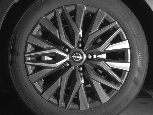 Used 2025 Nissan Altima 2.5 SV FWD image 12