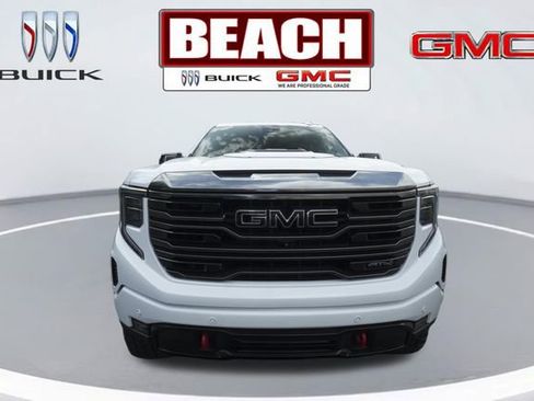 Used 2023 GMC Sierra 1500 AT4 w/ AT4 Premium Package AWD/4WD image 8