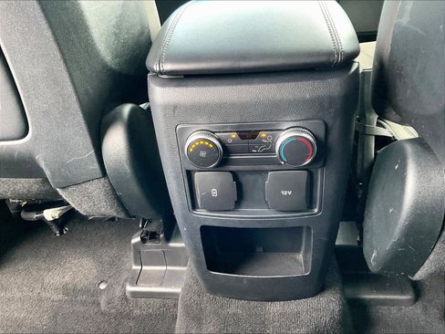 Used 2020 Ford Explorer XLT AWD/4WD image 10