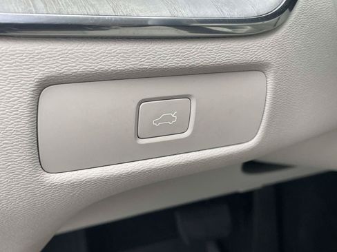 Certified 2024 Volvo XC60 B5 Ultimate w/ Protection Package Premier AWD/4WD image 19