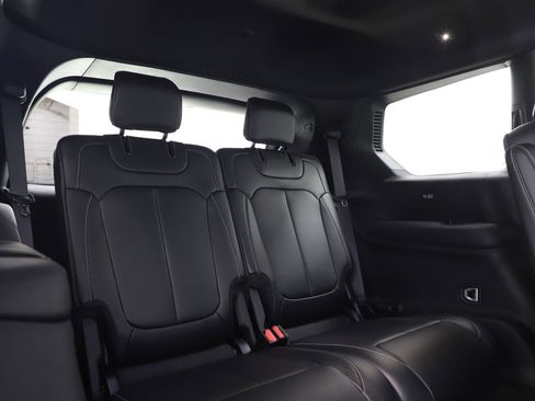 Used 2025 Jeep Grand Cherokee L Limited w/ Black Appearance Package AWD/4WD image 14