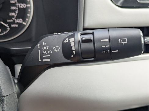 New 2025 Mitsubishi Outlander SE image 28