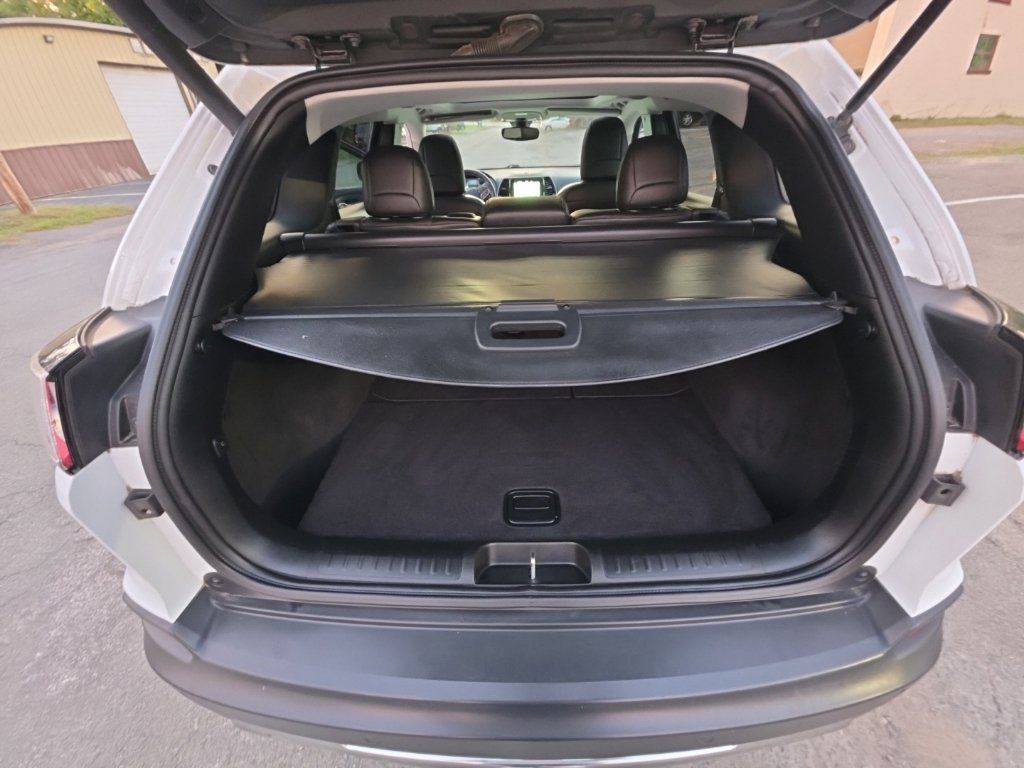 Used 2019 Jeep Cherokee Limited w/ Luxury Group AWD/4WD image 32