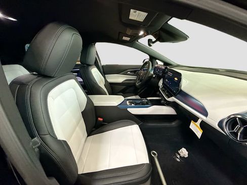 New 2026 Chevrolet Equinox EV LT image 28