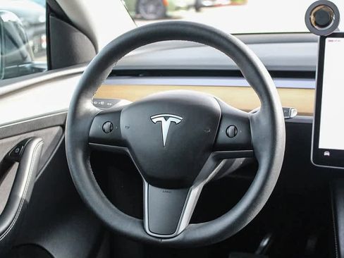 Used 2023 Tesla Model Y Long Range image 15
