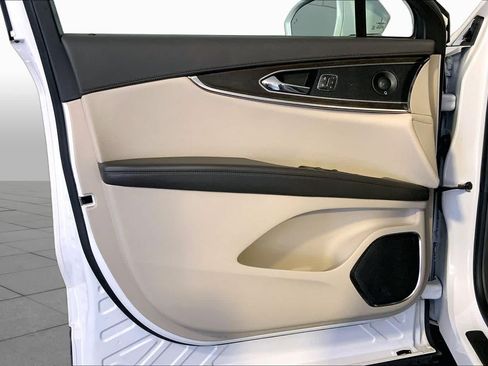 Used 2019 Lincoln Nautilus Reserve AWD/4WD image 22