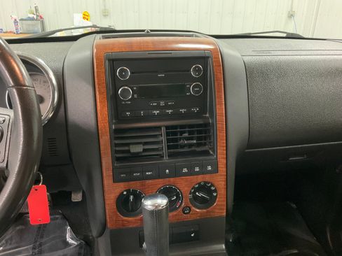 Used 2010 Ford Explorer Eddie Bauer image 14