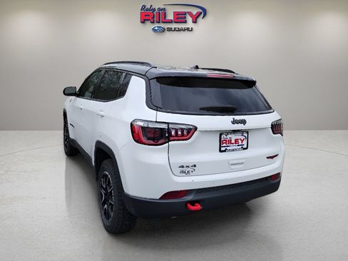 Used 2025 Jeep Compass Trailhawk AWD/4WD image 3