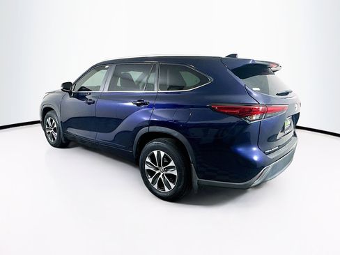 Used 2023 Toyota Highlander XLE FWD image 5