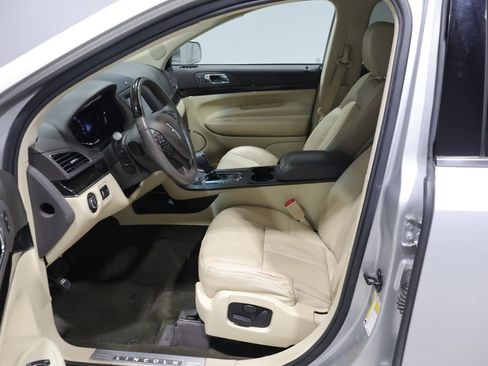 Used 2019 Lincoln MKT AWD image 13