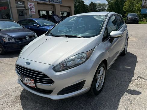 Used 2018 Ford Fiesta SE FWD image 2