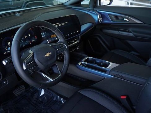 New 2025 Chevrolet Equinox EV LT image 2