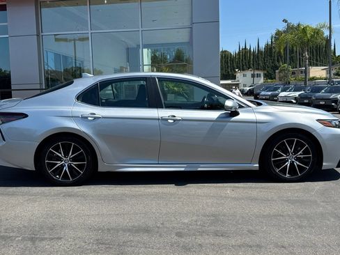 Used 2024 Toyota Camry SE w/ Audio Upgrade Package FWD image 4