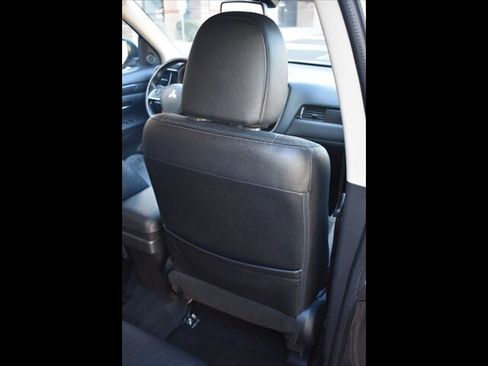 Used 2017 Mitsubishi Outlander SEL image 27