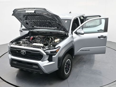 Used 2024 Toyota Tacoma TRD Off-Road image 38