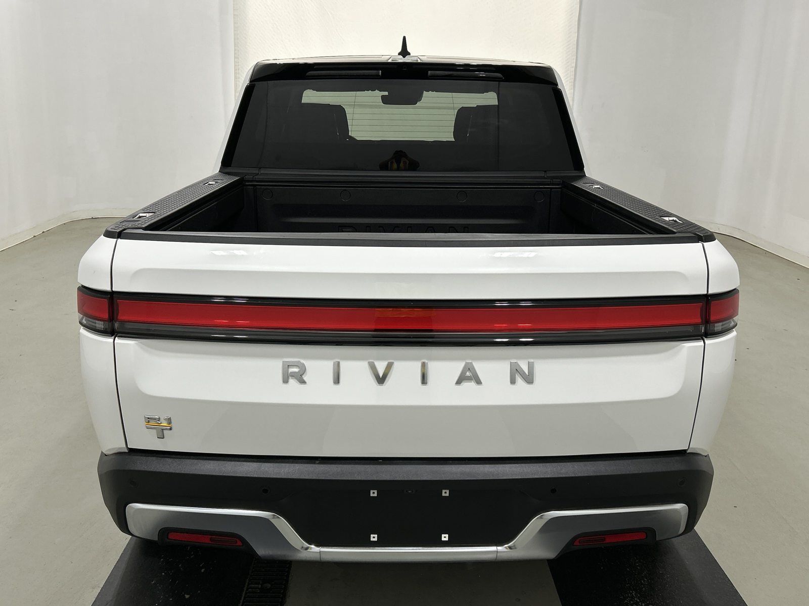 Used 2022 Rivian R1T Adventure AWD/4WD image 4