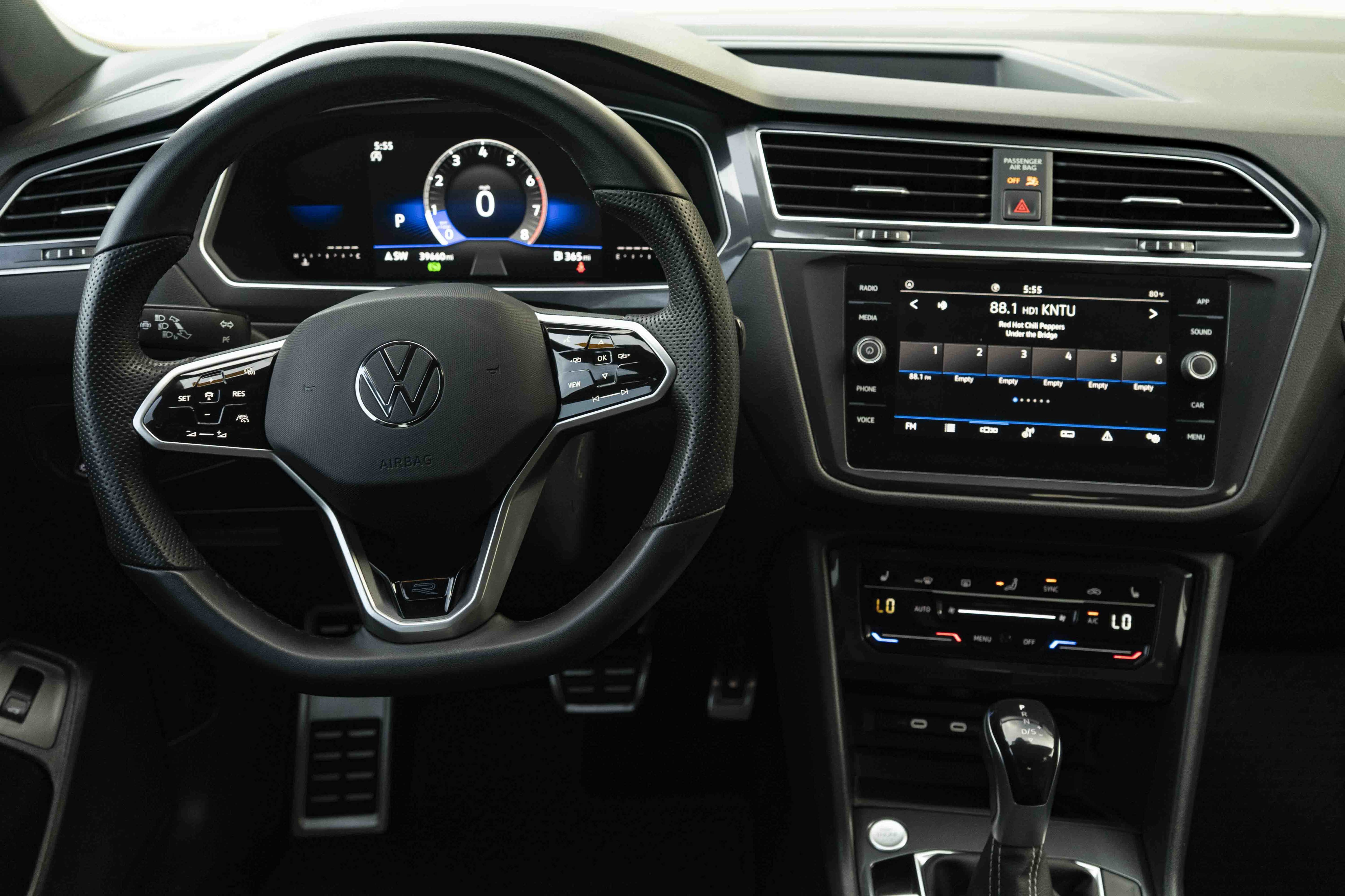 Certified 2023 Volkswagen Tiguan SE R-Line FWD image 16