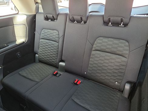 Used 2024 Nissan Pathfinder SV FWD image 10