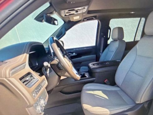 Used 2022 GMC Yukon XL SLT image 5