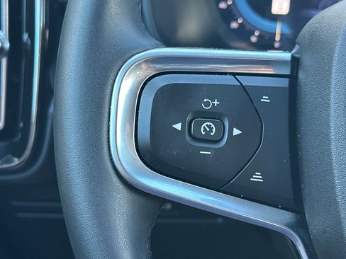 Certified 2025 Volvo XC40 B5 Core image 27