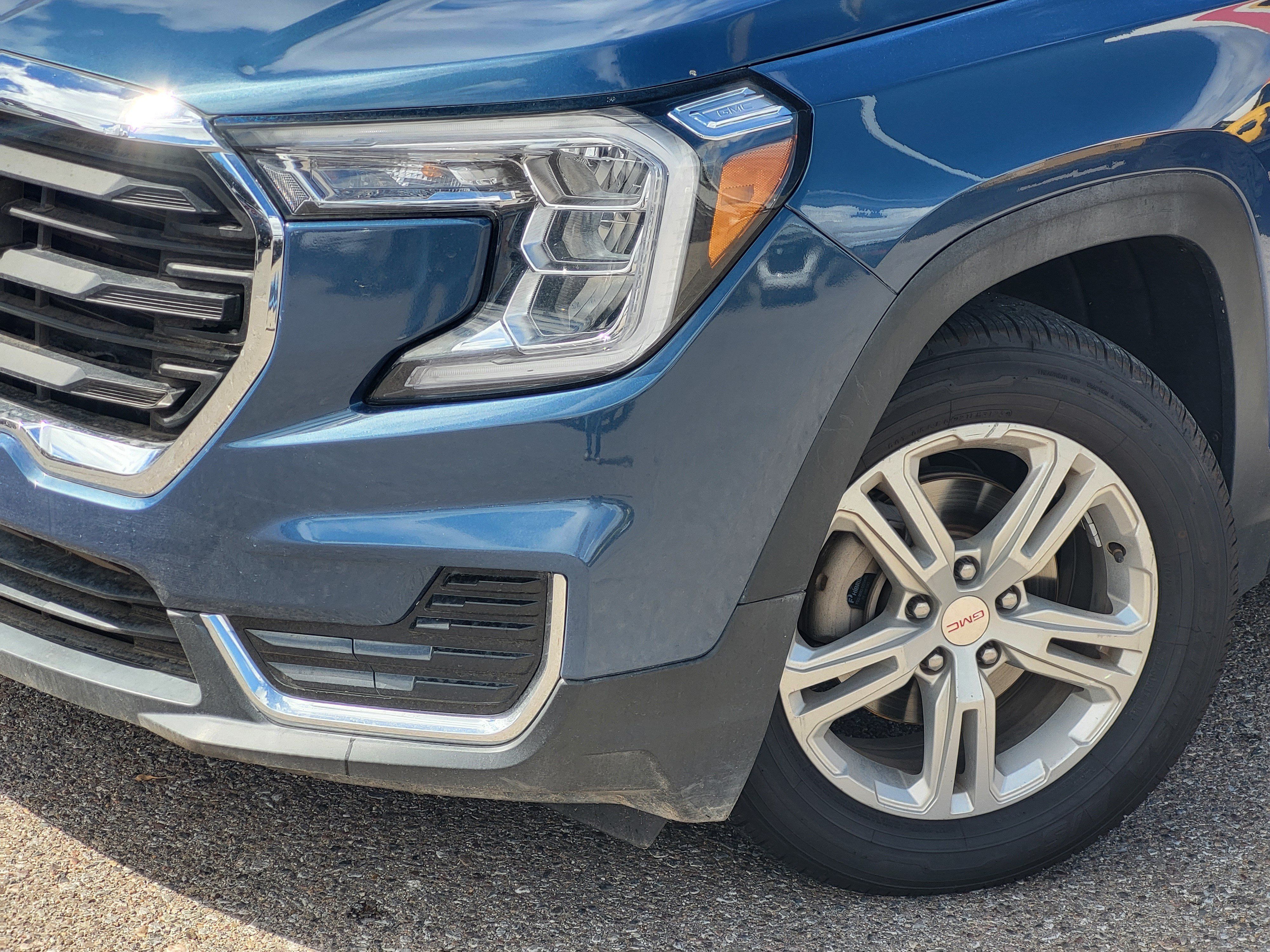 Used 2024 GMC Terrain SLE AWD/4WD image 8
