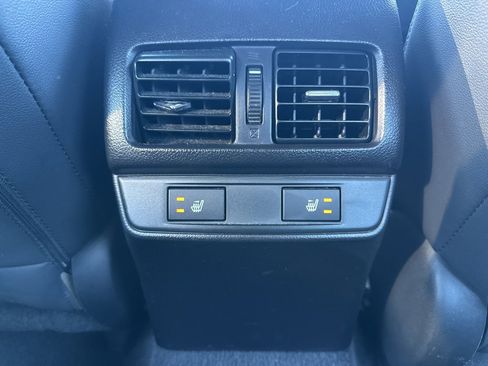 Used 2016 Subaru Legacy 3.6R Limited image 24