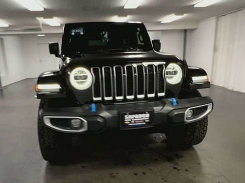 Used 2022 Jeep Wrangler Unlimited Sahara image 3