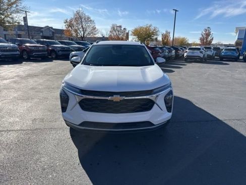 New 2026 Chevrolet Trax LT w/ Driver Confidence Package FWD image 2