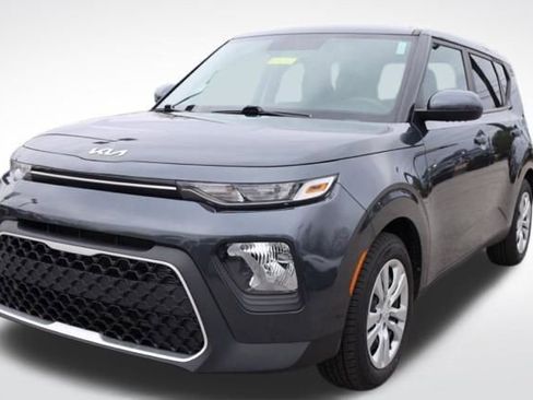 Used 2022 Kia Soul LX image 6