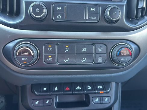 Used 2022 Chevrolet Colorado Z71 AWD/4WD image 35