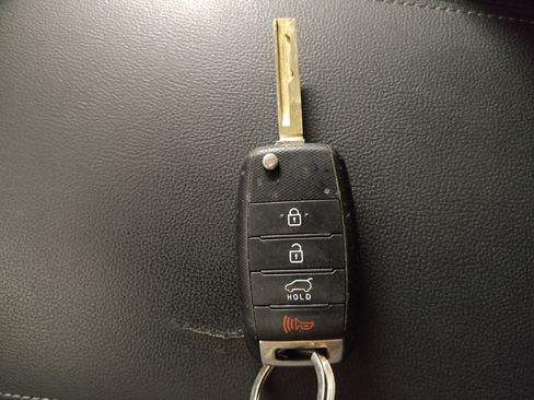 Used 2018 Kia Sorento FWD image 32
