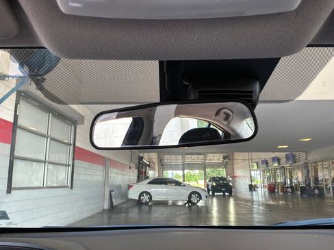 Used 2025 Nissan Versa SV FWD image 17