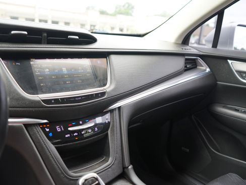 Used 2018 Cadillac XT5 Premium Luxury FWD image 17