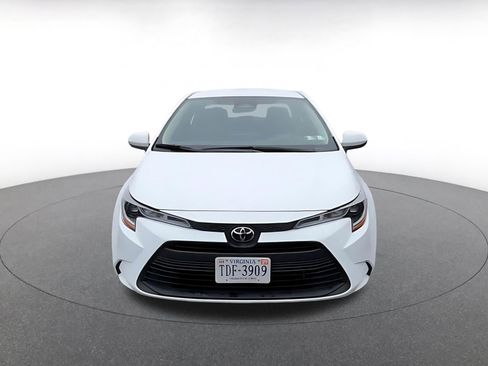 Used 2025 Toyota Corolla LE image 4