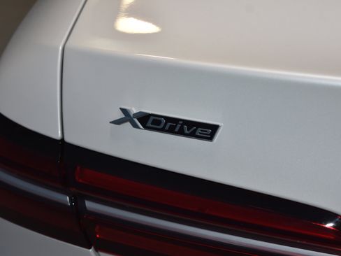 New 2026 BMW 530i xDrive w/ Executive Package image 21