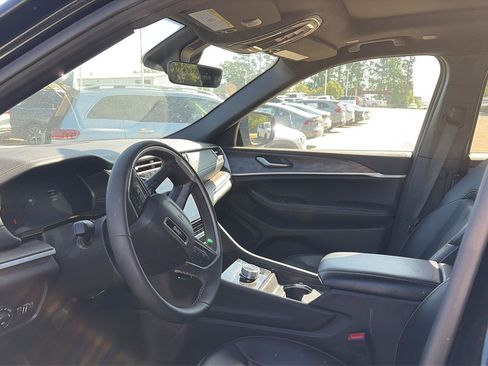 Used 2025 Jeep Grand Cherokee L Limited w/ Black Appearance Package image 4