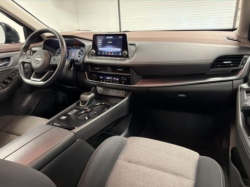 Used 2023 Nissan Rogue SV FWD image 30