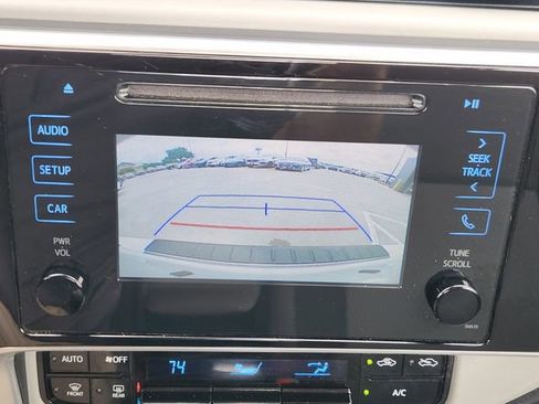 Used 2017 Toyota Corolla LE image 19