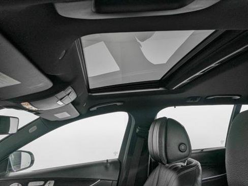 Used 2017 Mercedes-Benz E 400 4MATIC Wagon image 16