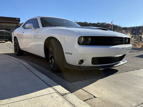 Used 2019 Dodge Challenger R/T w/ Driver Convenience Group image 12