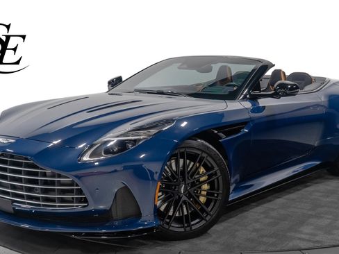 Used 2024 Aston Martin DB12 Convertible image 1