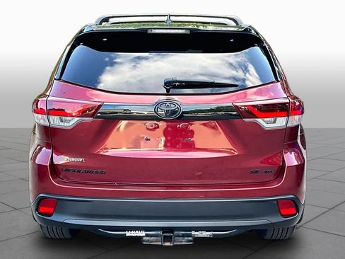 Used 2019 Toyota Highlander SE w/ Nightshade Edition AWD/4WD image 5