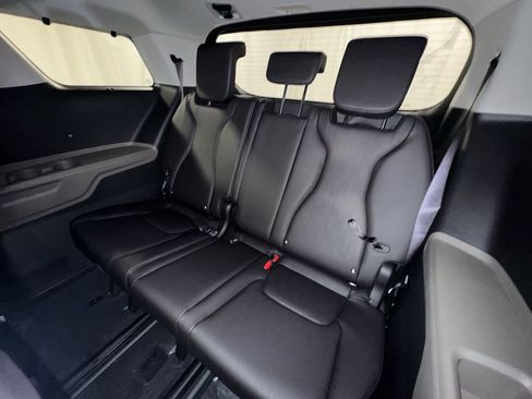 New 2026 Kia Carnival EX image 29