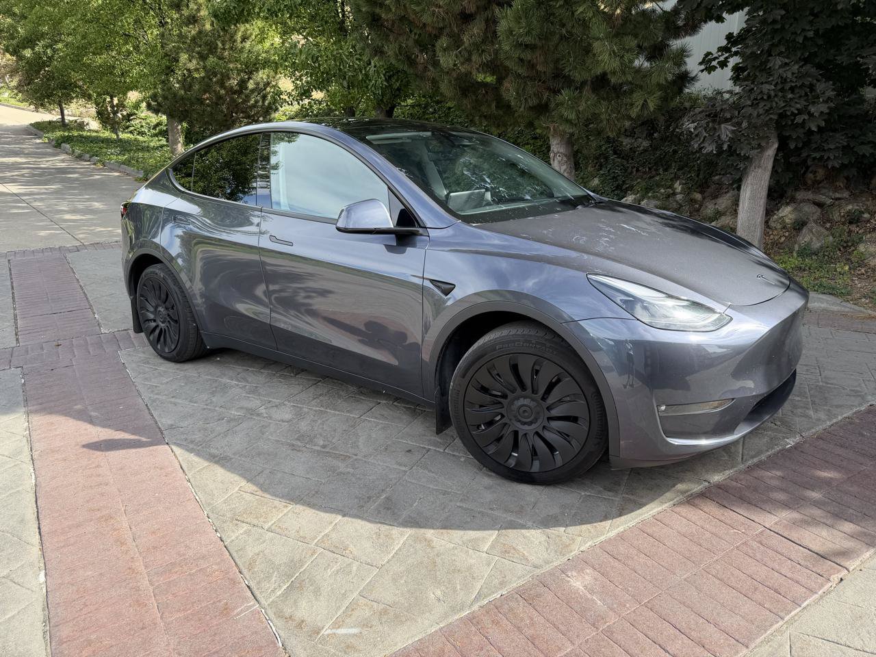 Used 2023 Tesla Model Y Long Range AWD/4WD image 1