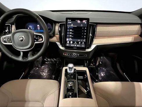 New 2026 Volvo XC90 B6 Plus w/ Protection Package image 6