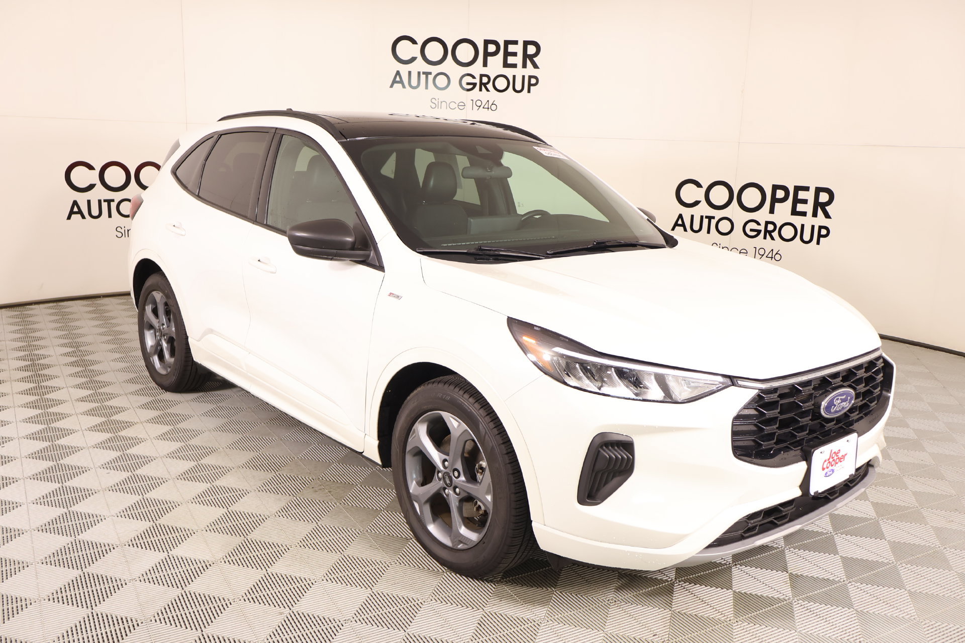 Used 2023 Ford Escape ST-Line FWD image 1