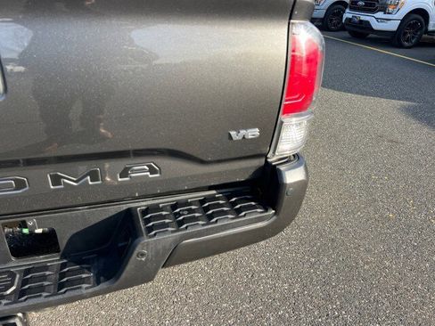 Used 2021 Toyota Tacoma TRD Off-Road w/ TRD Premium Off Road Package image 21