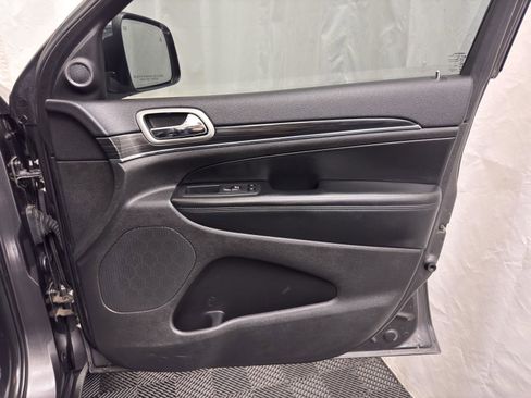 Used 2020 Jeep Grand Cherokee Limited w/ Luxury Group II image 34